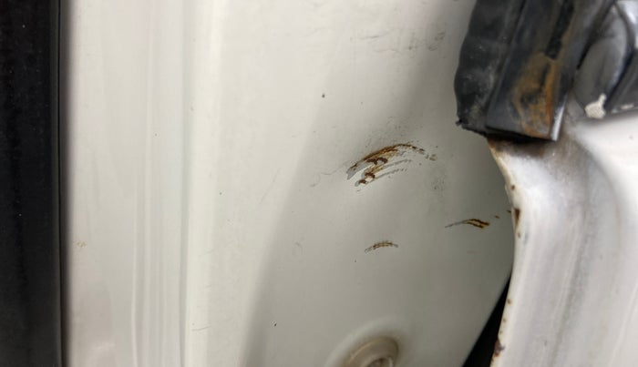 2013 Maruti Ertiga VXI, Petrol, Manual, 88,701 km, Left B pillar - Slight discoloration