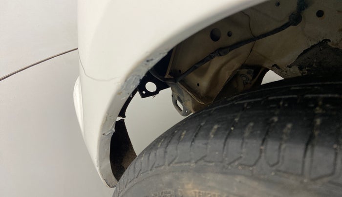 2013 Maruti Ertiga VXI, Petrol, Manual, 88,701 km, Left fender - Lining loose
