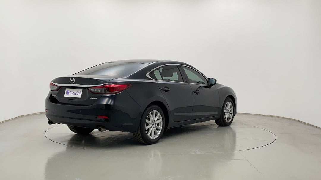 Right Back Diagonal (45- Degree) View