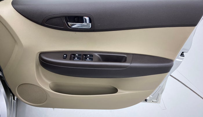 2010 Hyundai i20 MAGNA O 1.2, Petrol, Manual, 44,175 km, Driver Side Door Panels Control