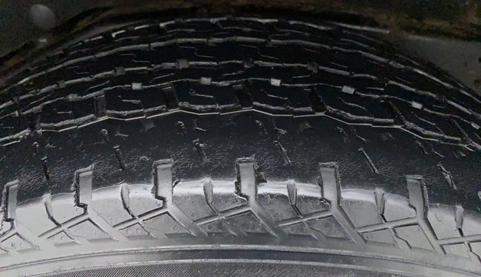 2018 Ford Endeavour 3.2l 4X4 AT Titanium, Diesel, Automatic, 34,004 km, Right Front Tyre Tread