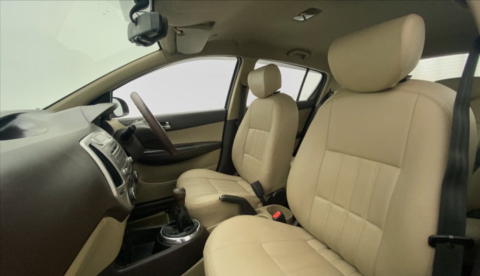 2011 Hyundai i20 ASTA 1.2, Petrol, Manual, 1,24,075 km, Right Side Front Door Cabin