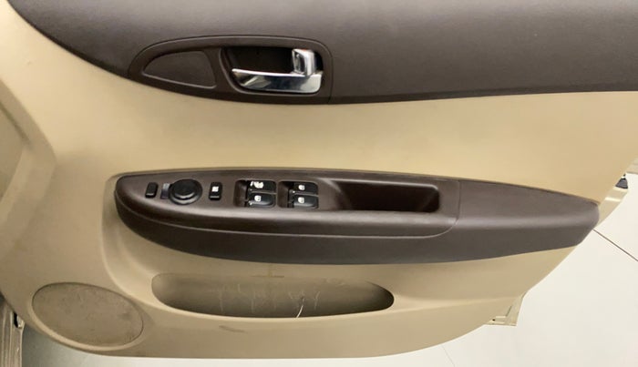 2011 Hyundai i20 ASTA 1.2, Petrol, Manual, 1,24,075 km, Driver Side Door Panels Control