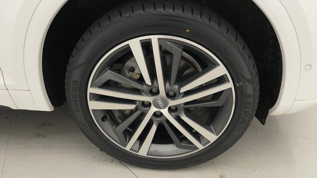 2020 Audi Q5 45 Tfsi Quattro Sport, Automatic, 67704 km, Right Front Wheel