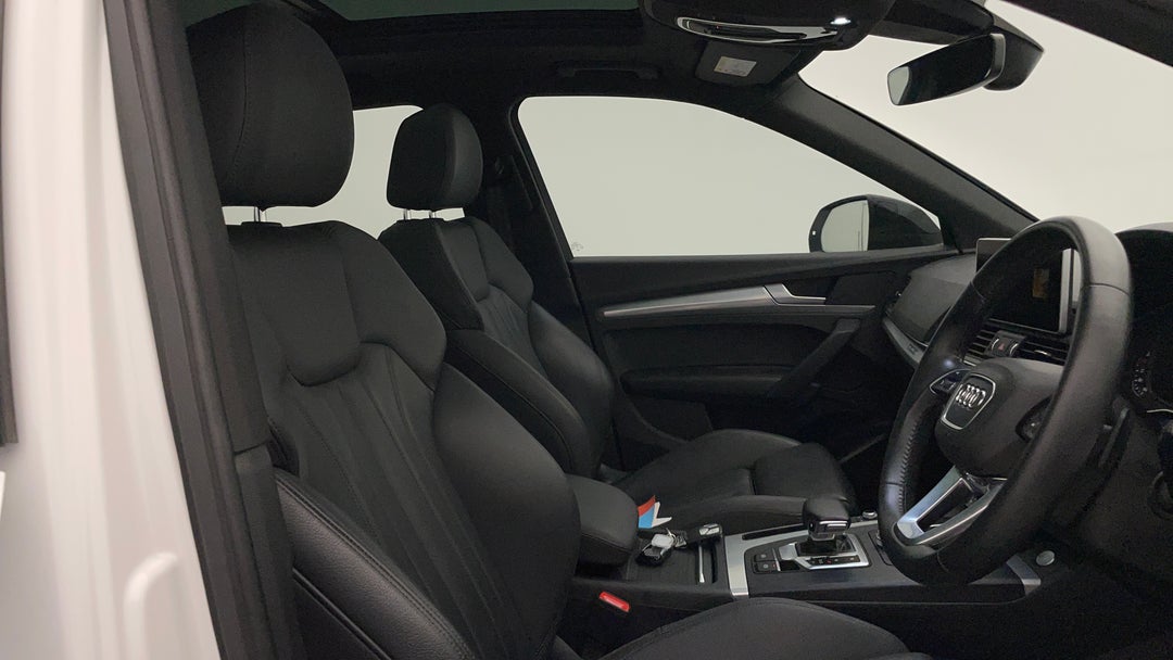 2020 Audi Q5 45 Tfsi Quattro Sport, Automatic, 67704 km, Right Side Front Door Cabin View