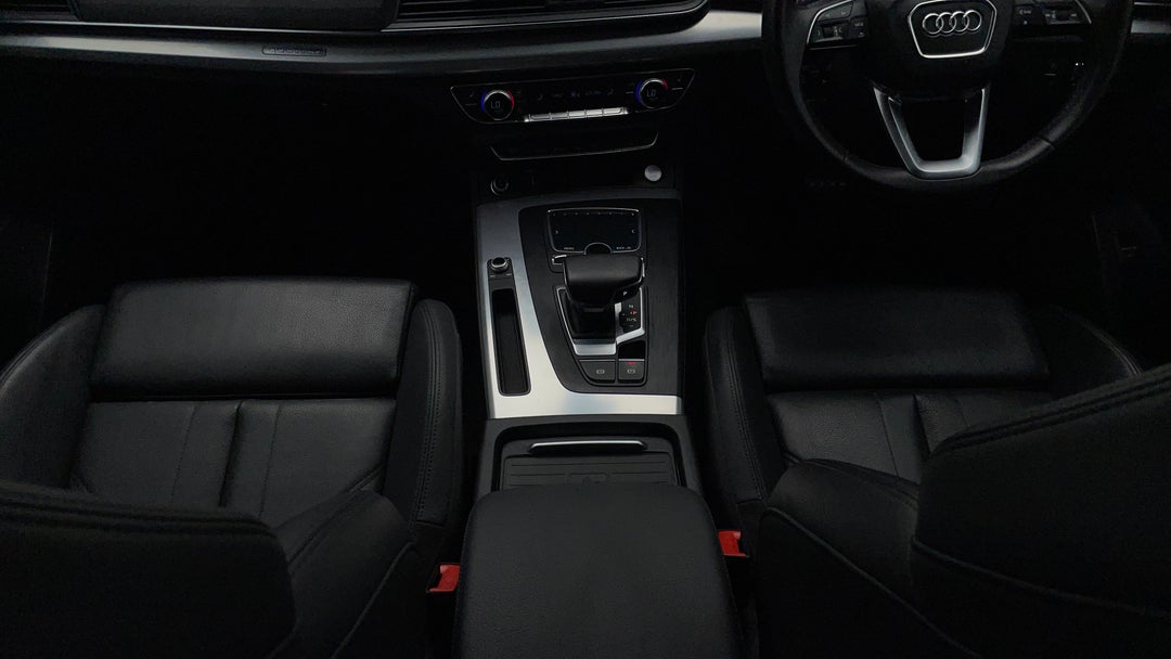 2020 Audi Q5 45 Tfsi Quattro Sport, Automatic, 67704 km, Center Console