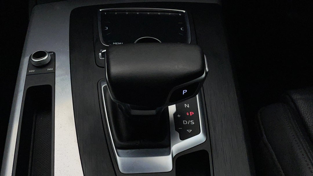 2020 Audi Q5 45 Tfsi Quattro Sport, Automatic, 67704 km, Gear Lever 