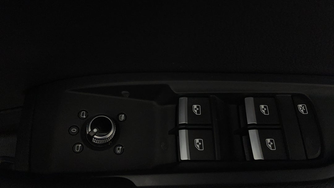 2020 Audi Q5 45 Tfsi Quattro Sport, Automatic, 67704 km, Drivers Side Door Panel Controls