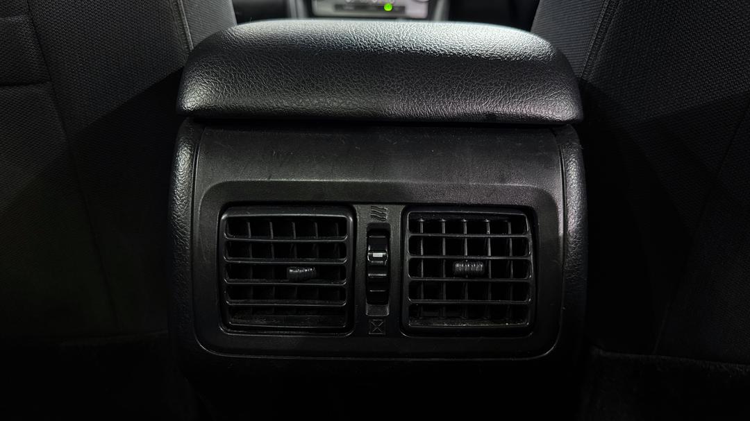 2017 Toyota Camry Rz S.e., Automatic, 134439 km, Rear A/C Vent