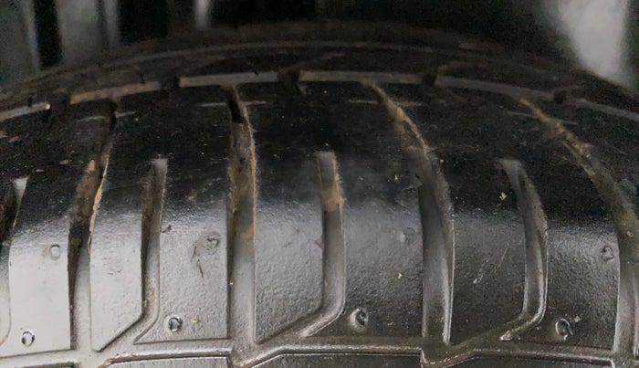 2014 Maruti Swift Dzire ZXI, Petrol, Manual, 88,871 km, Right Rear Tyre Tread