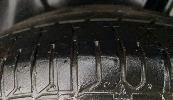 2014 Maruti Swift Dzire ZXI, Petrol, Manual, 88,671 km, Left Rear Tyre Tread