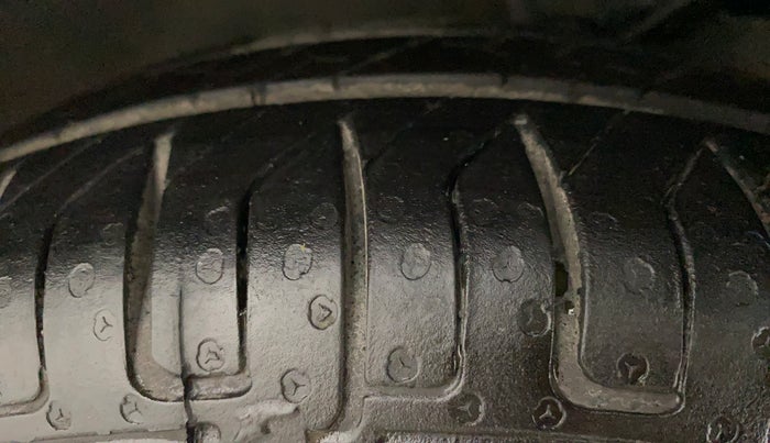2011 Hyundai Santro Xing GL PLUS, Petrol, Manual, 76,827 km, Right Front Tyre Tread