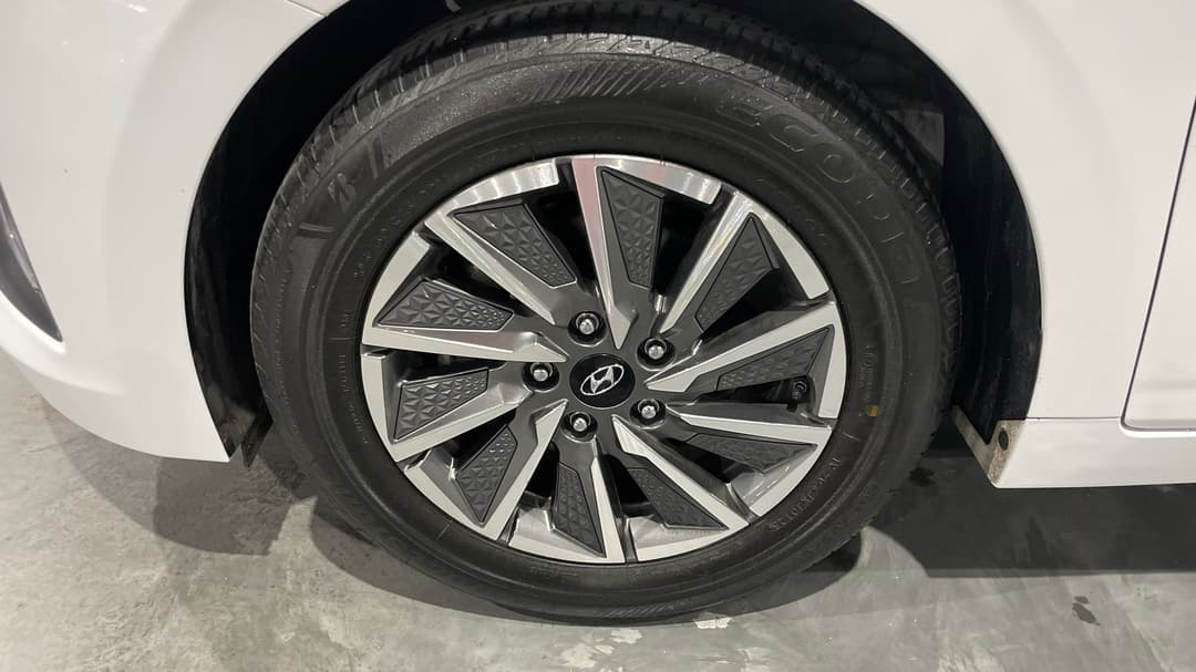 2022 Hyundai Ioniq Electric Elite, Automatic, 61549 km, Left Front Wheel