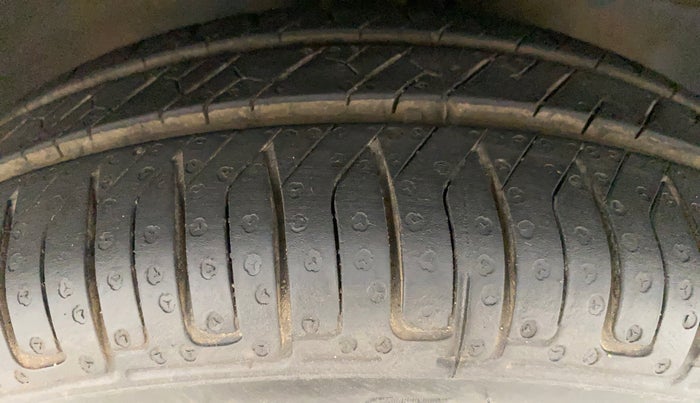 2010 Hyundai Santro Xing GLS, Petrol, Manual, 91,968 km, Right Front Tyre Tread