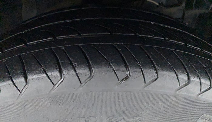 2017 Maruti S Cross ZETA SHVS, Diesel, Manual, 58,988 km, Right Front Tyre Tread