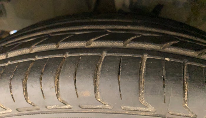 2011 Hyundai i10 SPORTZ 1.2, Petrol, Manual, 69,438 km, Left Front Tyre Tread