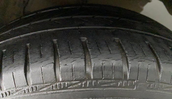 2013 Maruti Ertiga ZXI, Petrol, Manual, 43,680 km, Left Rear Tyre Tread