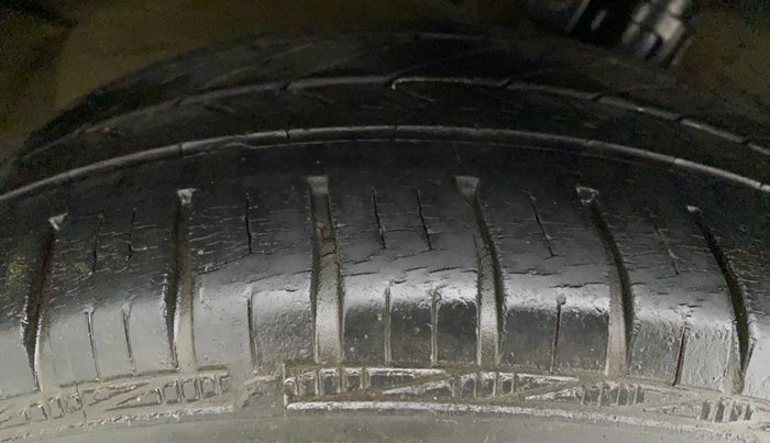 2013 Maruti Ertiga ZXI, Petrol, Manual, 43,680 km, Right Rear Tyre Tread