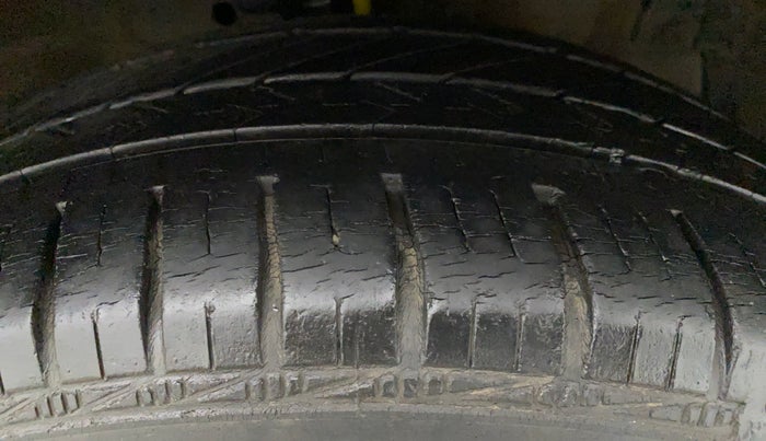 2013 Maruti Ertiga ZXI, Petrol, Manual, 43,680 km, Right Front Tyre Tread