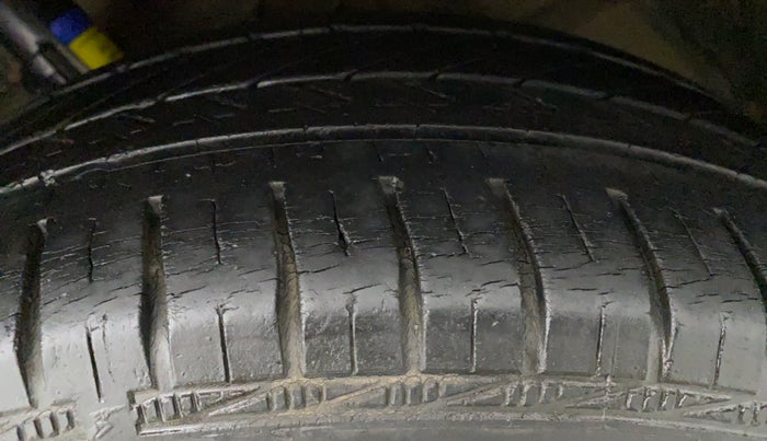 2013 Maruti Ertiga ZXI, Petrol, Manual, 43,680 km, Left Front Tyre Tread