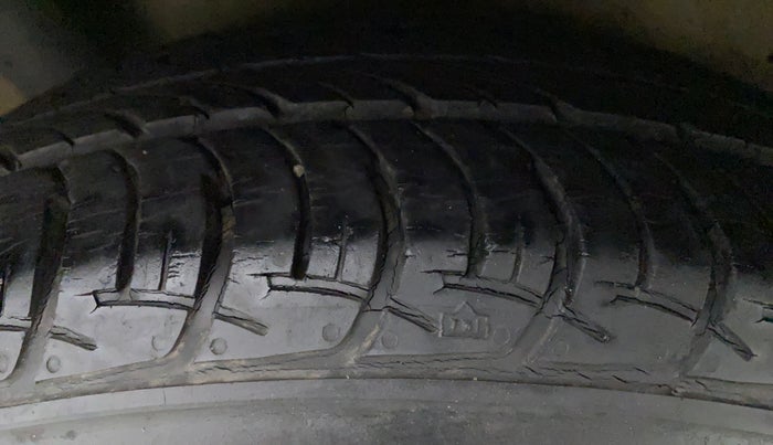 2017 Maruti Celerio ZXI D, CNG, Manual, 15,413 km, Left Front Tyre Tread