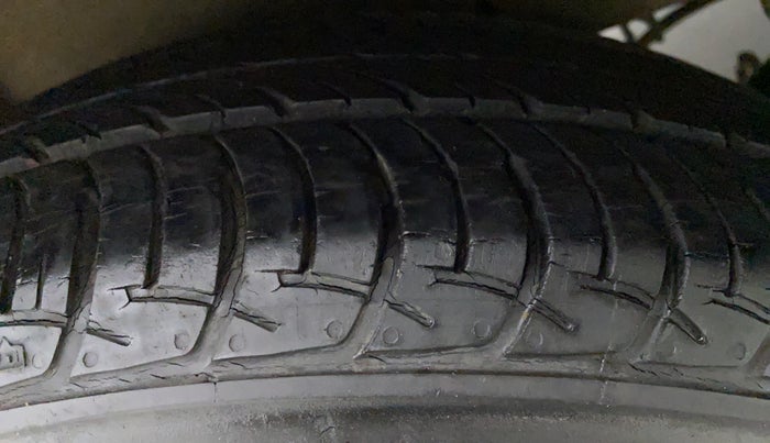2017 Maruti Celerio ZXI D, CNG, Manual, 15,413 km, Left Rear Tyre Tread