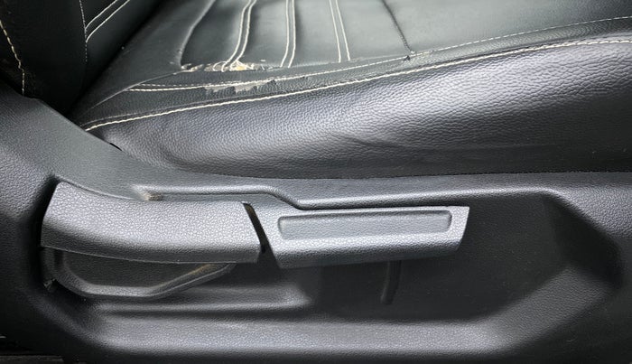 2019 Hyundai VENUE SX 1.0 TURBO, Petrol, Manual, 55,752 km, Driver Side Adjustment Panel