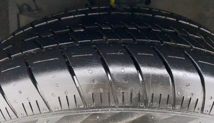 2016 Maruti Ertiga VDI SHVS, Diesel, Manual, 1,30,674 km, Left Front Tyre Tread