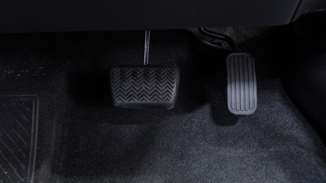 2020 Toyota Corolla Ascent Sport, Automatic, 49133 km, Pedals and Footmat