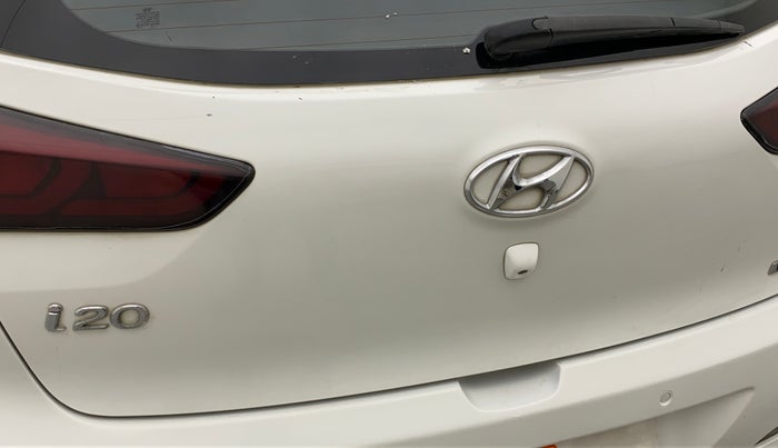 2015 Hyundai Elite i20 ASTA 1.2, CNG, Manual, 59,537 km, Dicky (Boot door) - Minor scratches