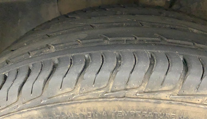 2015 Hyundai Elite i20 ASTA 1.2, CNG, Manual, 59,537 km, Left Front Tyre Tread