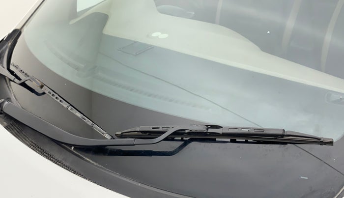 2015 Hyundai Elite i20 ASTA 1.2, CNG, Manual, 59,537 km, Front windshield - Rubber blade broken or missing