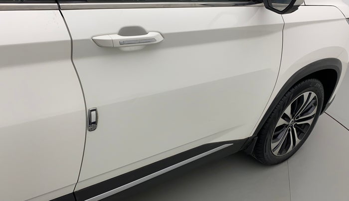 2022 MG HECTOR SHARP HYBRID 1.5 PETROL, Petrol, Manual, 79,007 km, Driver-side door - Minor scratches