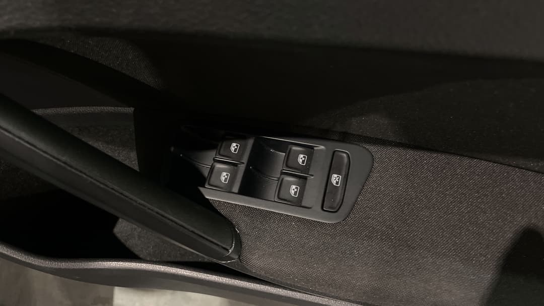 2020 Volkswagen Golf 110 Tsi Trendline, Automatic, 99585 km, Drivers Side Door Panel Controls