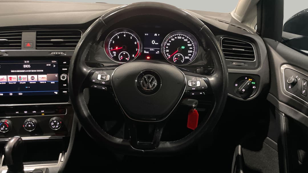 2020 Volkswagen Golf 110 Tsi Trendline, Automatic, 99585 km, Steering Wheel Close-up