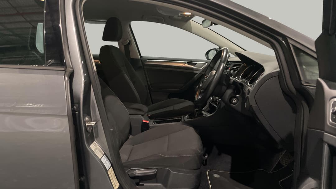 2020 Volkswagen Golf 110 Tsi Trendline, Automatic, 99585 km, Right Side Front Door Cabin View