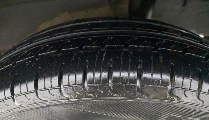 2019 Renault Kwid RXT 1.0 (O), Petrol, Manual, 50,524 km, Left Rear Tyre Tread