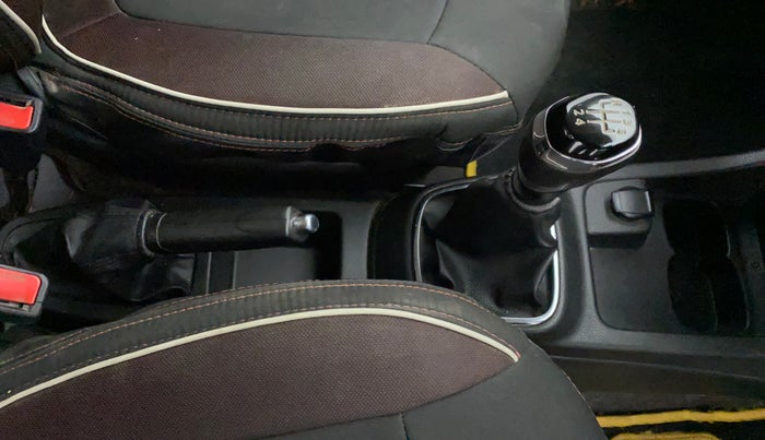2019 Renault Kwid RXT 1.0 (O), Petrol, Manual, 50,524 km, Gear Lever