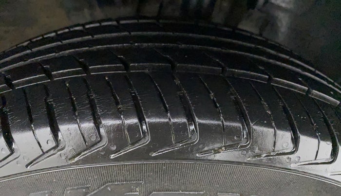 2019 Renault Kwid RXT 1.0 (O), Petrol, Manual, 50,524 km, Right Front Tyre Tread