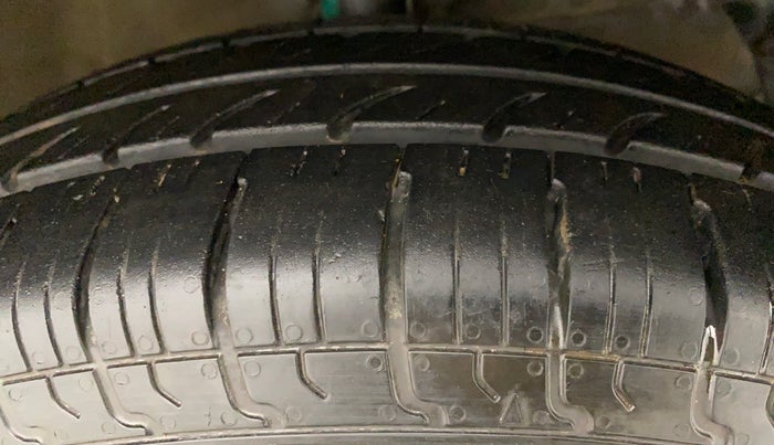 2018 Maruti Dzire LXI, Petrol, Manual, 65,424 km, Right Front Tyre Tread