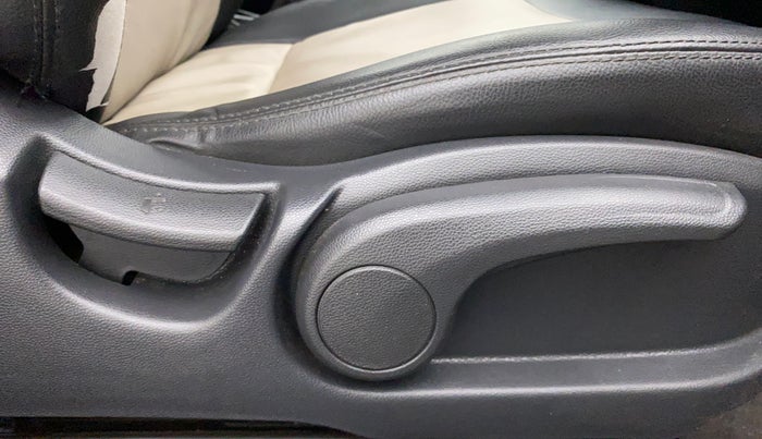 2016 Hyundai Elite i20 ASTA 1.2 (O), Petrol, Manual, 24,238 km, Driver Side Adjustment Panel