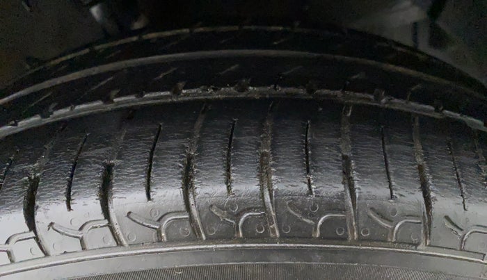 2019 Hyundai NEW SANTRO 1.1 SPORTZ MT CNG, CNG, Manual, 31,170 km, Right Rear Tyre Tread