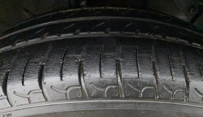 2019 Hyundai NEW SANTRO 1.1 SPORTZ MT CNG, CNG, Manual, 31,170 km, Left Rear Tyre Tread