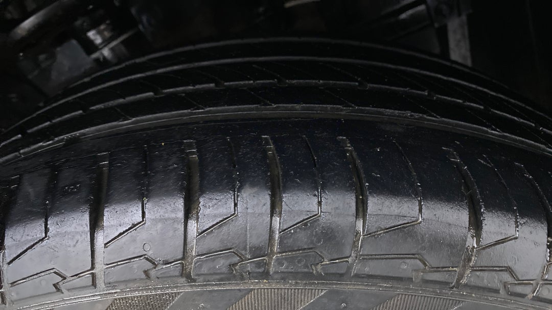 Right Front Tyre Tread