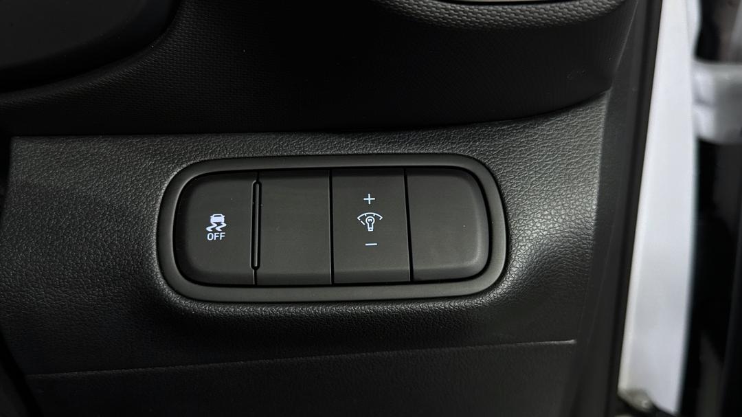 2025 Hyundai Venue Venue, Automatic, 29438 km, Utility Switches/Buttons