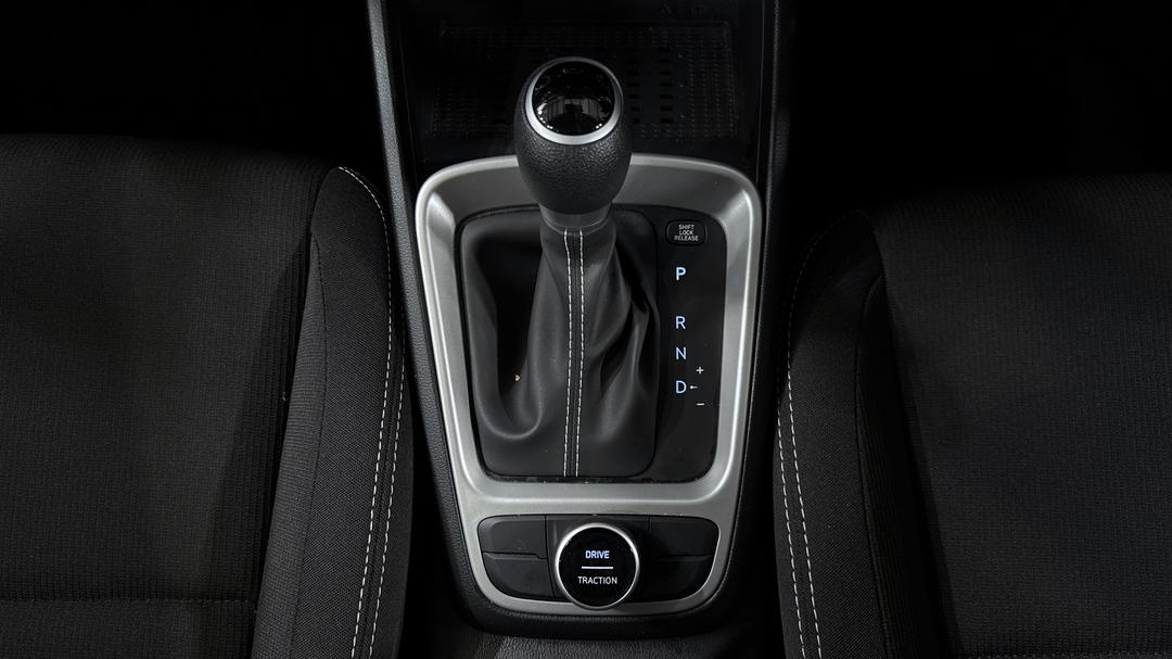 2025 Hyundai Venue Venue, Automatic, 29438 km, Gear Lever 