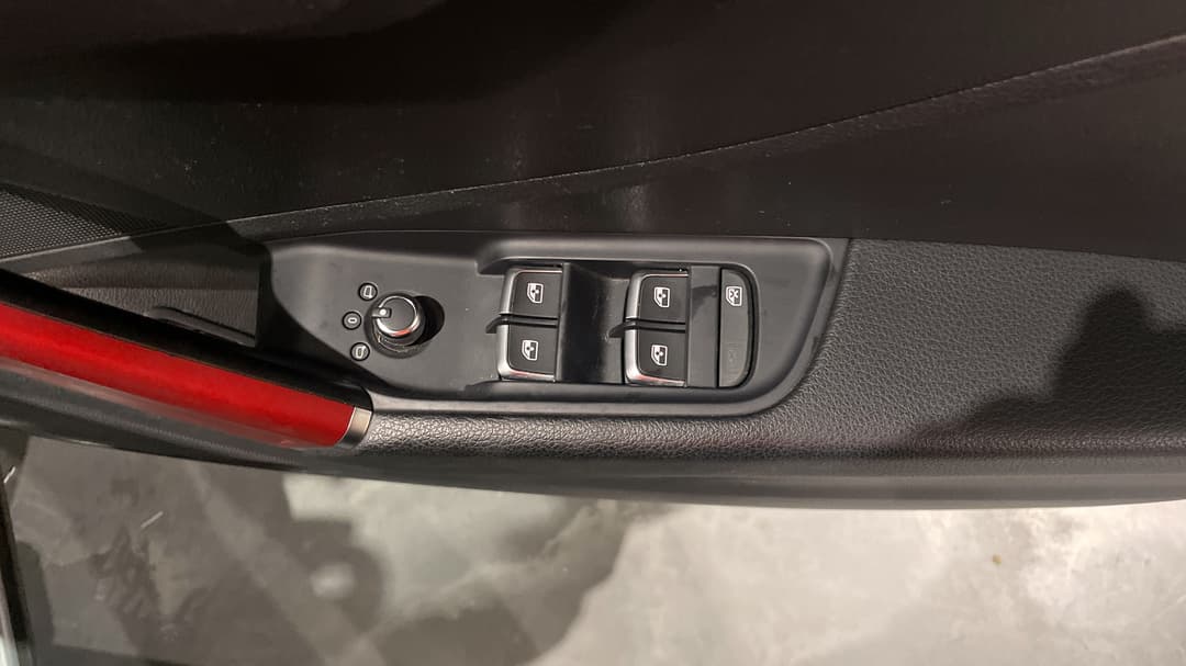 2019 Audi Q2 40 Tfsi Quatt Sport (2.0 Tfsi), Automatic, 68669 km, Drivers Side Door Panel Controls