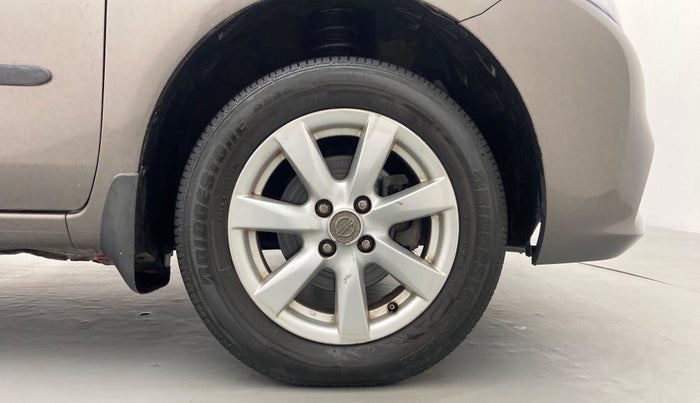 2012 Nissan Sunny XV PETROL, Petrol, Manual, 1,19,652 km, Right Front Wheel