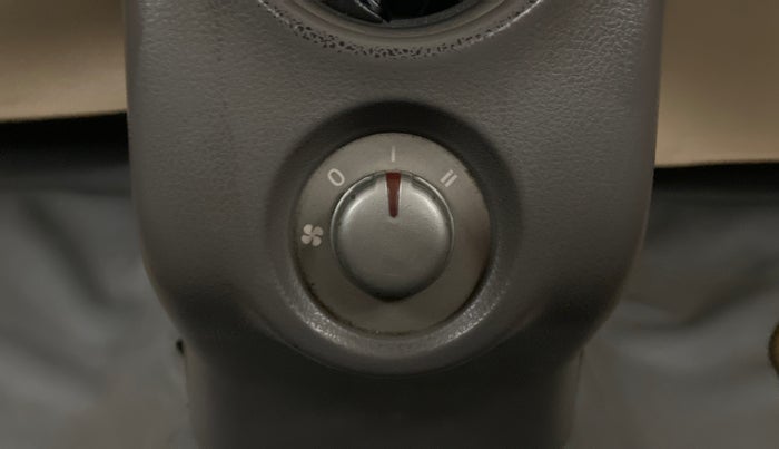 2012 Nissan Sunny XV PETROL, Petrol, Manual, 1,19,652 km, Rear AC Temperature Control