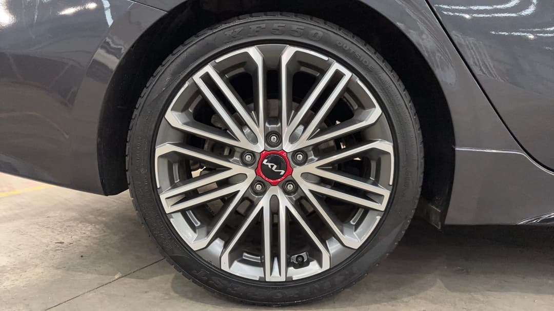 2022 Kia Cerato Gt, Automatic, 77239 km, Right Rear Wheel